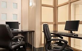 Travelodge By Wyndham Oshawa Whitby